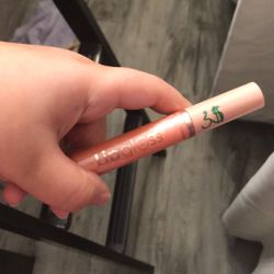 tan Lipgloss 
