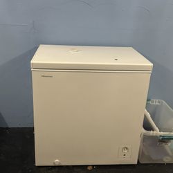SALE🚨Hisense Deep Freezer – Likely 7 Cubic Feet – $105