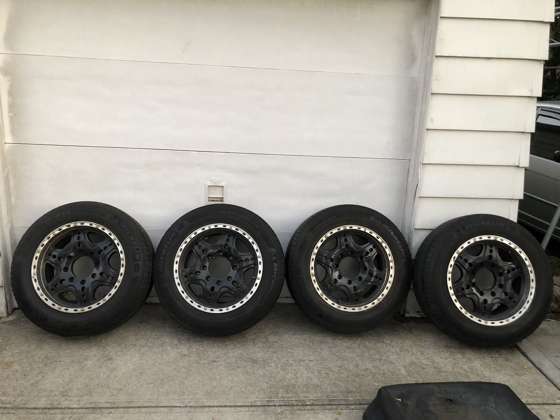 8 lug rims with tire