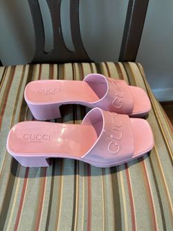 GUCCI SUMMER PINK SANDALS  GALLERIA AREA $ 210.-