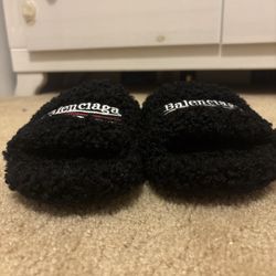 black furry slides balaciaga