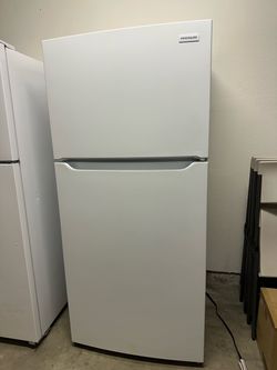 FRIGIDAIRE 30" WIDE GARAGE READY TOP FREEZER 18 CU. FT.