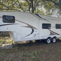 2005 Keystone Laredo  
