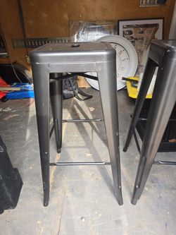 2 30in Stools metal gray