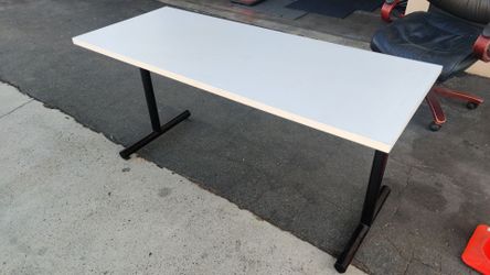 Free white desk