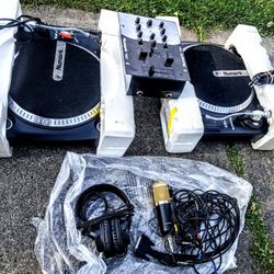 NUMARK TURNTABLES WITH MIXER/ Cabinet Speaker 