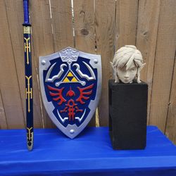 LEGEND OF ZELDA LINKS HYLIAN MASTER SWORD, SHEILD AND HEAD FULL SIZE! 
