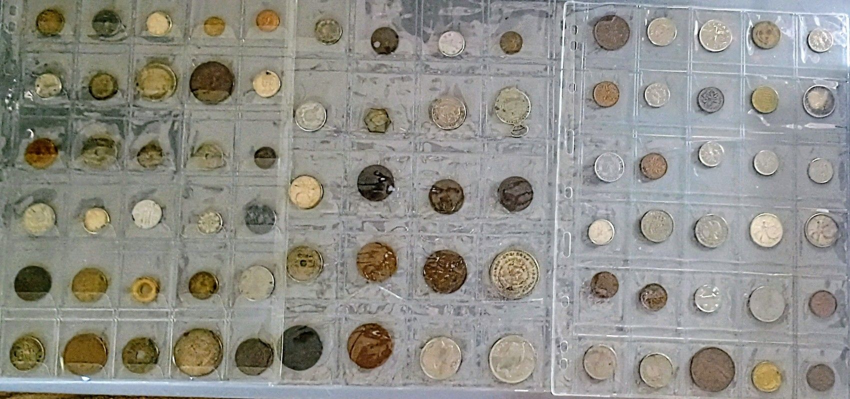 BULK LOT OF CURRENCY, 122 TOTAL WAR MILITARY AND VARIED OLD VINTAGE FOREIGN COINS