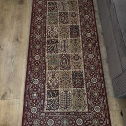 Rug 70 inches x 31 inches