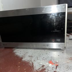 LG EasyClean 0.9-cu ft 1000-Watt Countertop Microwave (Stainless Steel)