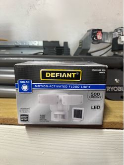 Defiant motion activated flood light