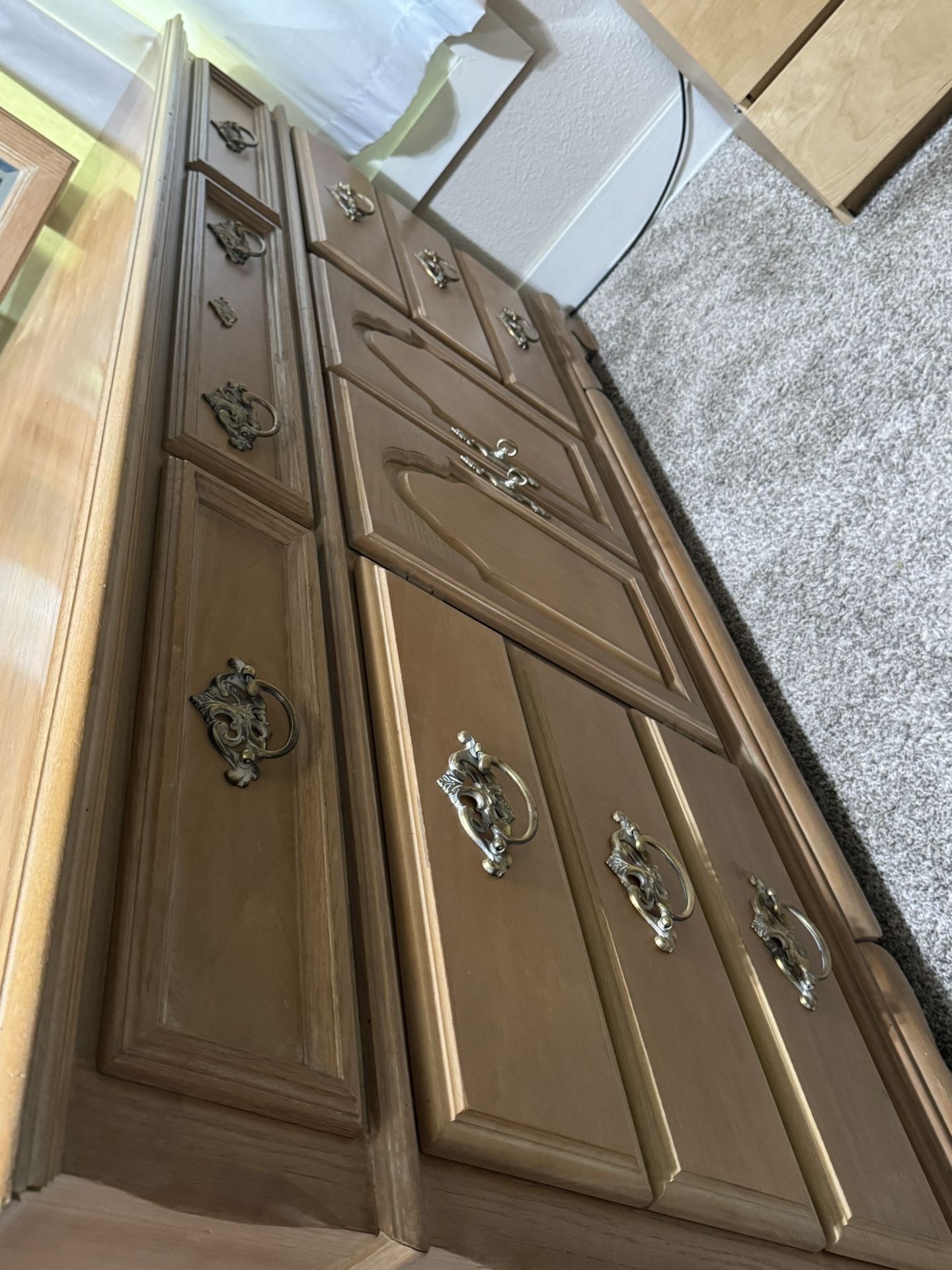 12 Drawer Dresser With Trifold Mirror