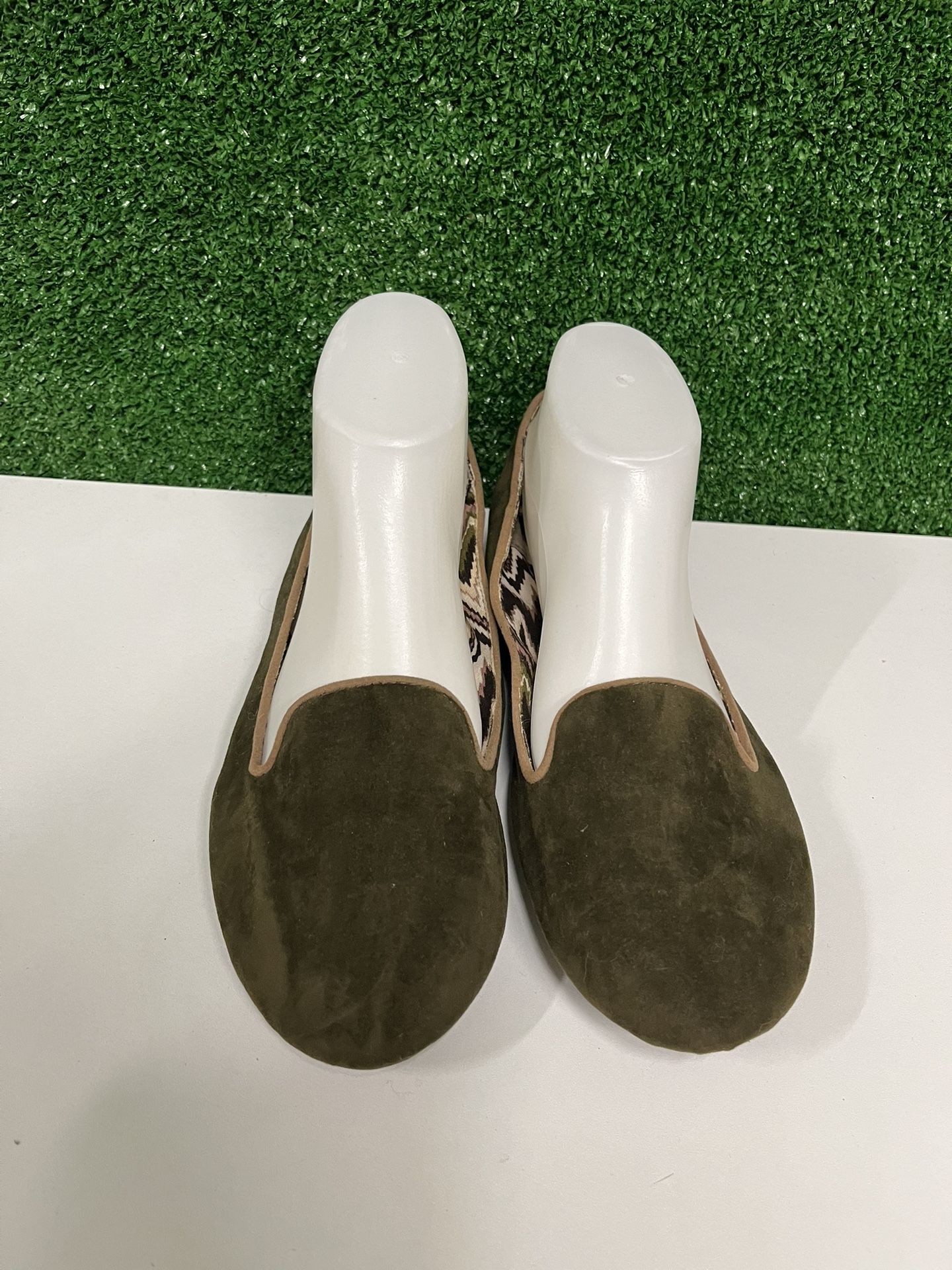 American Rag CIE  Green Flats Size 9 1/2