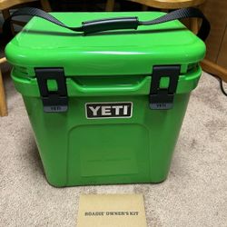 YETI Roadie 24 Hard Cooler CANOPY GREEN