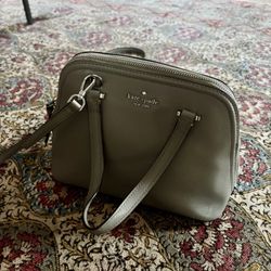 LOW PRICE MOVING- KATE SPADE $350 + TAX LEATHER CROSSBODY GRAY PURSE 