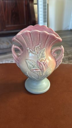 1946-47 Hull Magnolia double handled fan vase