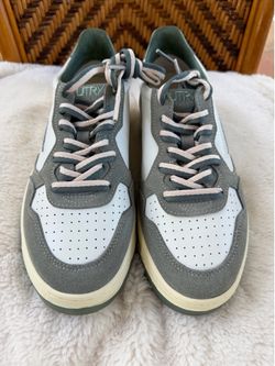 AUTRY MEDALIST LOW SNEAKERS, MILITARY AND SEA SPRAY SUEDE AND LEATHER