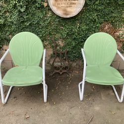Retro “shellback” metal lawn chairs