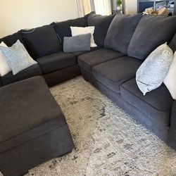 Broyhill Dark Gray Couch Set 