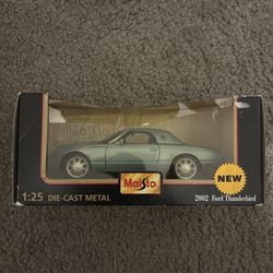 2002 Ford Thunderbird Maisto 1:25 Die-Cast Metal 