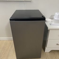 mini fridge used like brand new