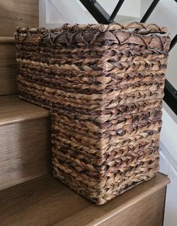 Rustic Seagrass Wicker Organizer: Perfect for Blankets, Toys, Laundry. 