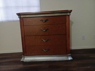 Nice Strong and Sturdy Solid Wood 4 Drawer Dresser