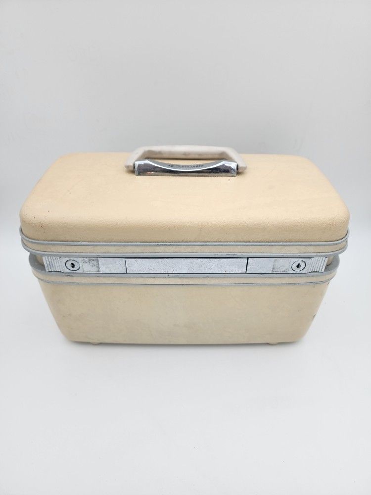 Vintage Cream Samsonite Silhouette Train Case