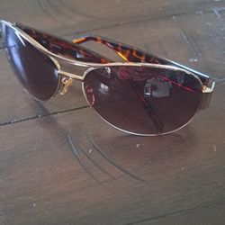 $60 GUESS Sun Glasses