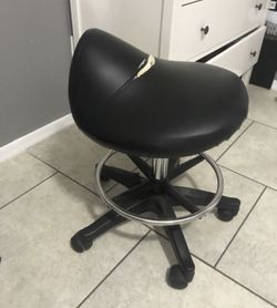 Saddle stool