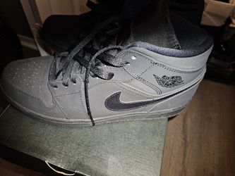 Air Jordan 1 Mids Black/Black Suede