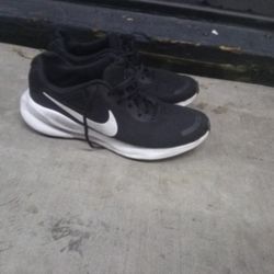 Nike Revolution 7 Mens Size 10 Near Perfect Condition 