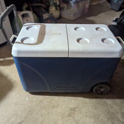 75 Qt Rubbermaid Cooler With Handles, Wheels