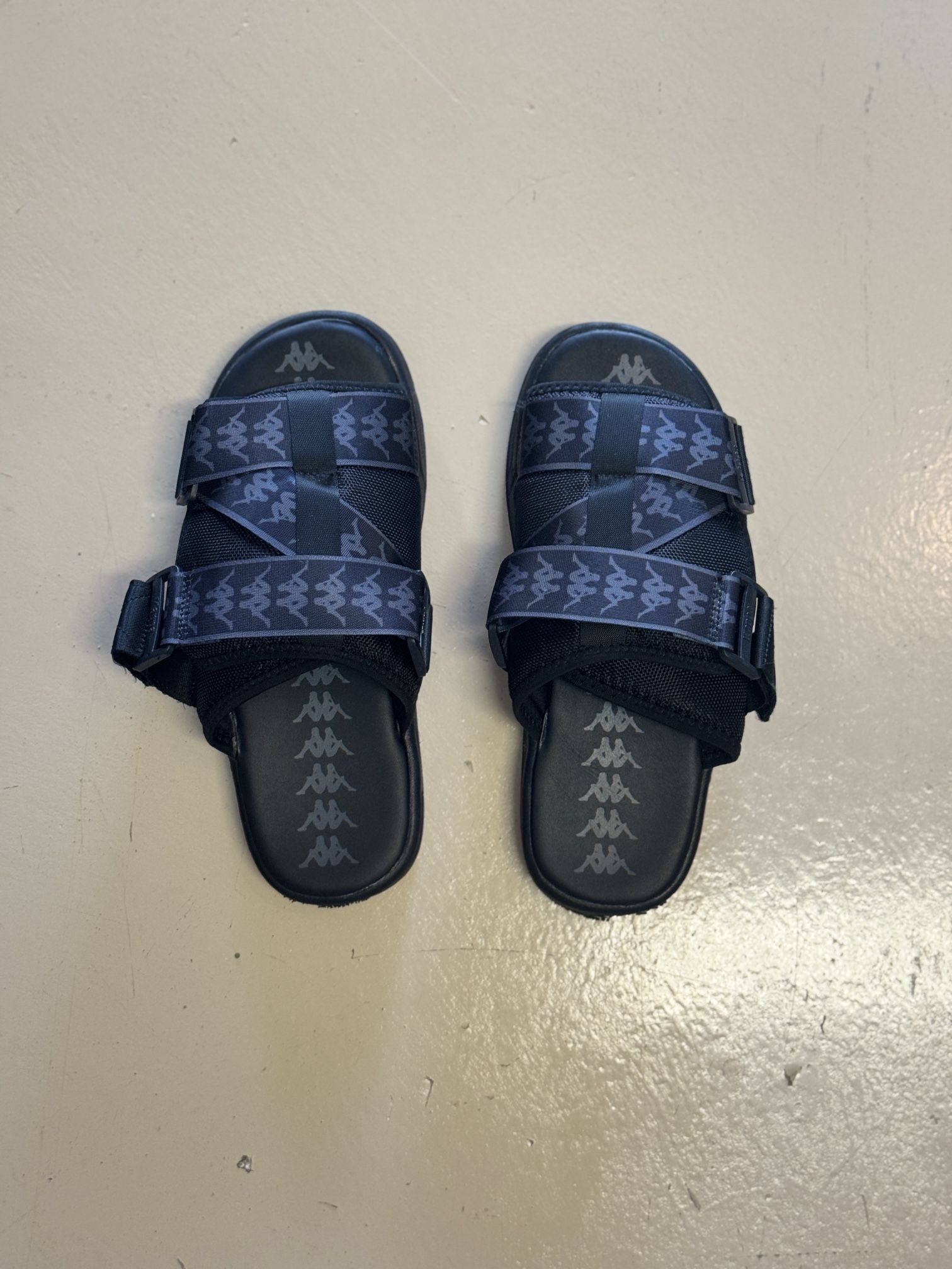 BLACK KAPPA SLIDES