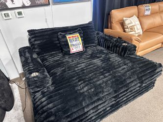 Chaise lounger! $899 🖤✨ Easy Financing!