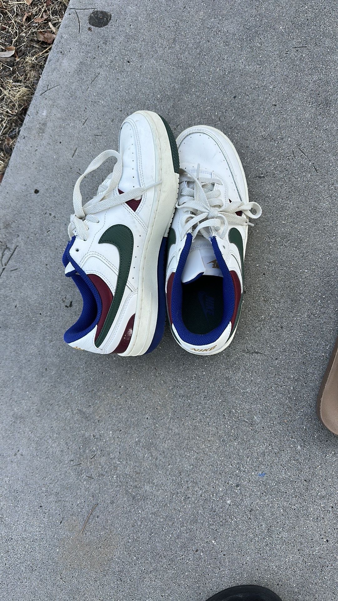 Nike Low Top