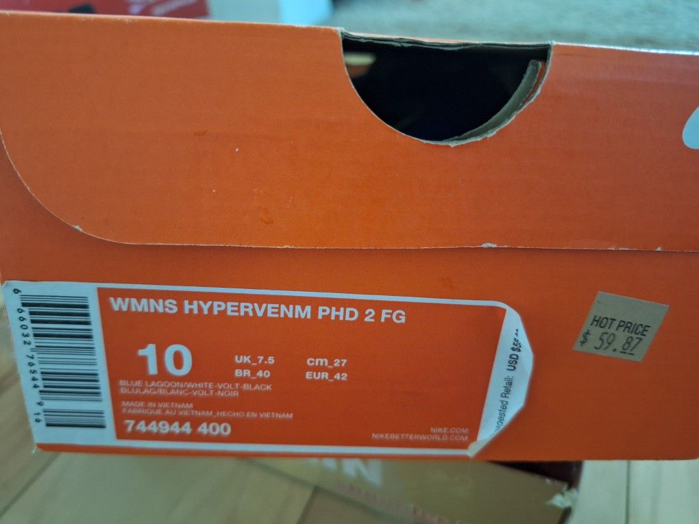 Brand New NIKE Soccer Shoes – Size 10
Stylish, lightweight, and ready to perform. Never worn.