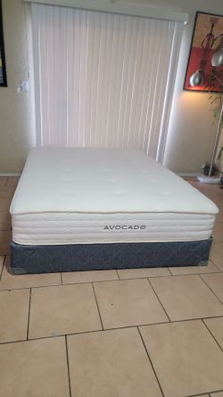 NEW QUEEN SIZE AVOCADO ORGANIC COTTON MATTRESS AND BOXSPRING FOR SALE! IN EXCELLENT CONDITION, FREE DELIVERY