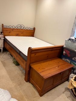 Solid Pine Wood Queen Bed & blanket chest
