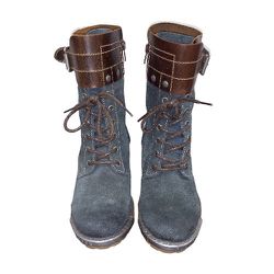 FLY LONDON LASK MILITARY BOOT SIZE 36 /US:6

Burnished leather and a heavily lugged stole extend the utilitarian vibe of a definitive casual boot. 