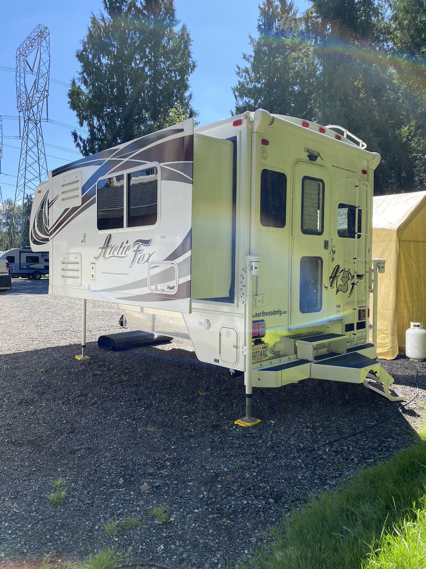2019 Arctic Fox 992 Truck Camper - Like New