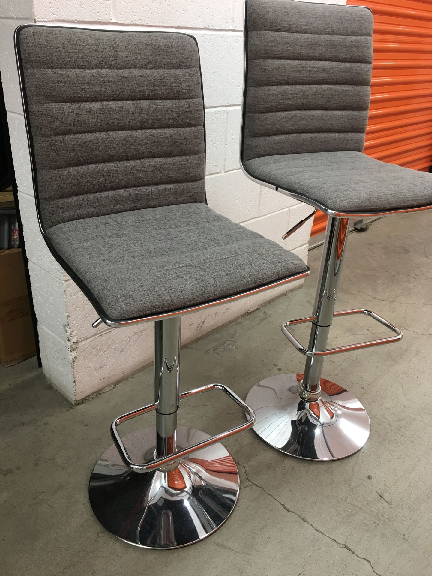 Swivel Bar Stools