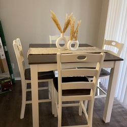 New $1200 Wooden Table & Chairs Set 