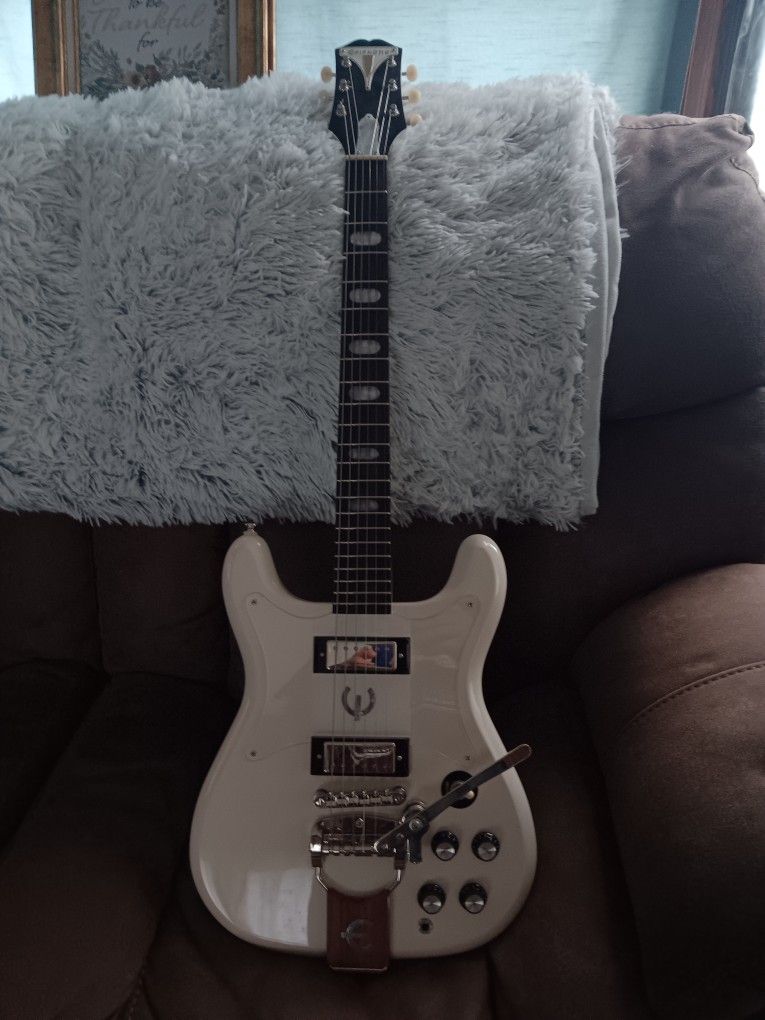 Epiphone Crestwood Custom