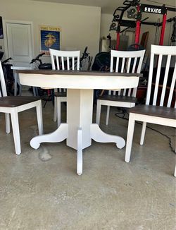 Round dining table with 4 chairs