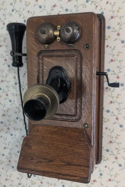 Hand crank Telephone