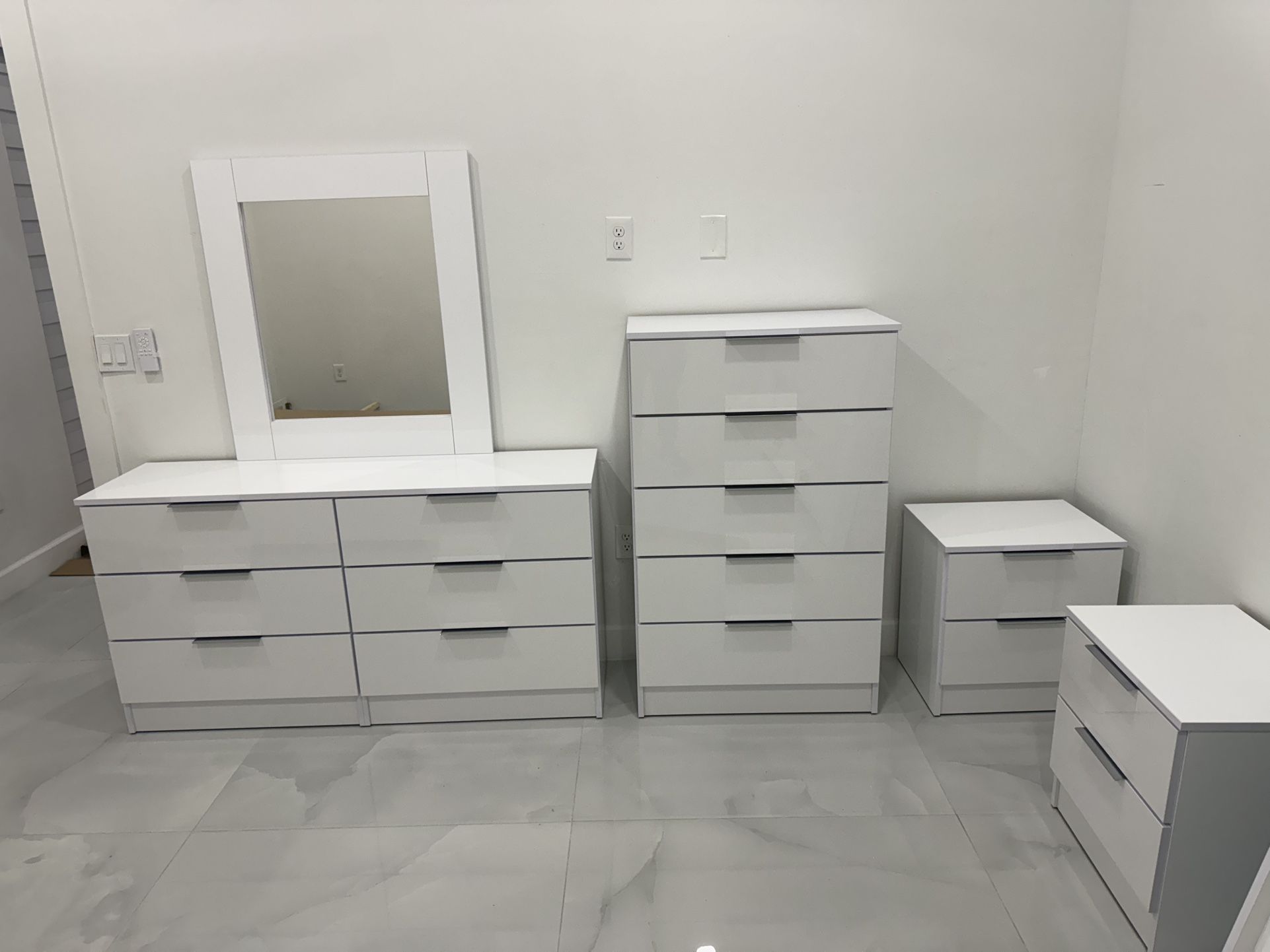 Brand New Dresser With Mirror, Chest and 2 Nightstands - Comoda con Espejo, Gavetero y 2 Mesas de Noche Nuevo a Estrenar … Fast 🚚