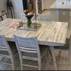 Kitchen table W/ All 6 Chairs & Matching Bistro