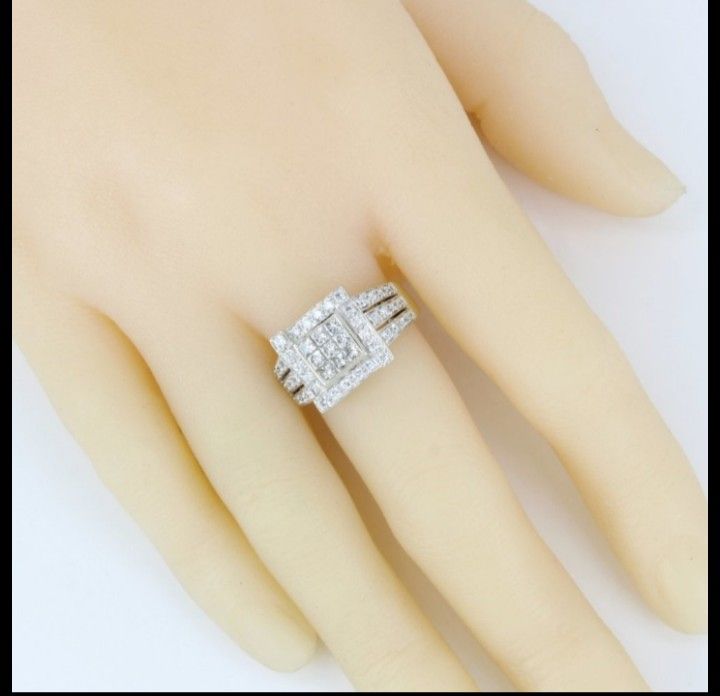 14k Gold Princess + Round Diamond Ring
