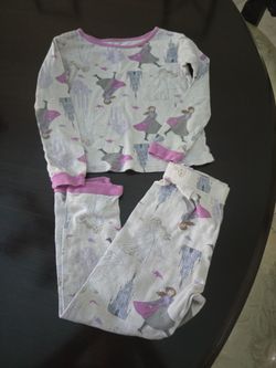 Disney Girl Frozen Snug Pajamas. . Gently Worn. Size 6